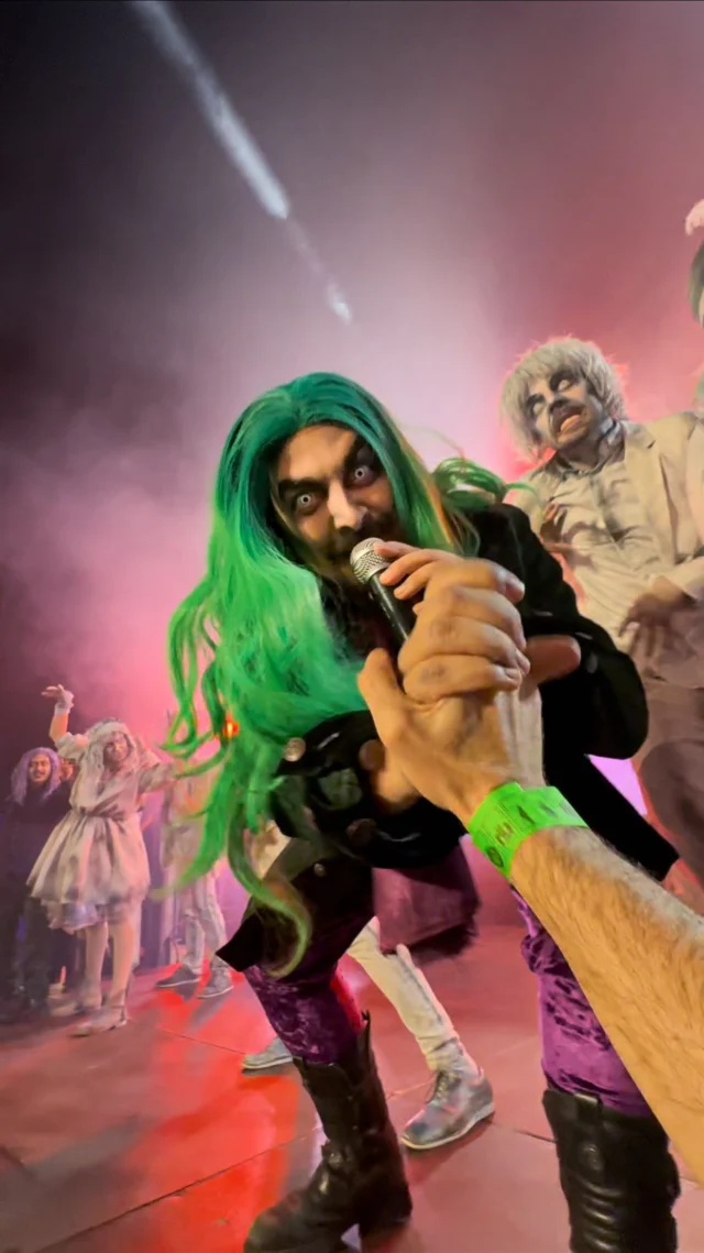 POV: Cuando vives la mejor noche del año en #Horrorland. ¿Cuál es tu momento favorito? 🔥🤘🏼
.
#Halloween #POV #screampark #hauntedhouse #terror #show #Barcelona